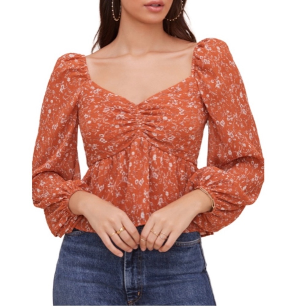 ASTR THE LABEL LONG SLEEVE SWEETHEART TOP, MEDIUM